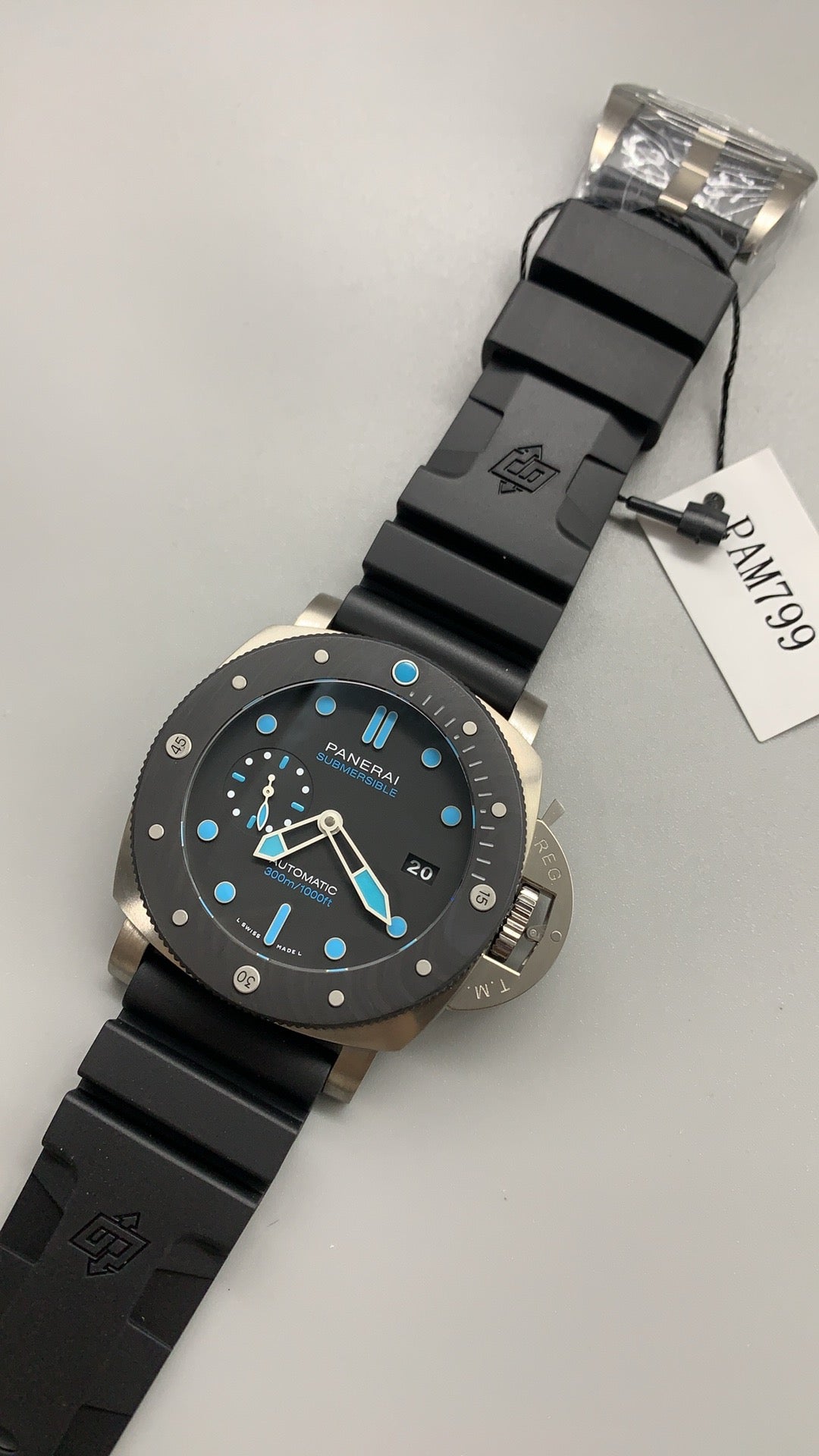 Luminor Submersible Military