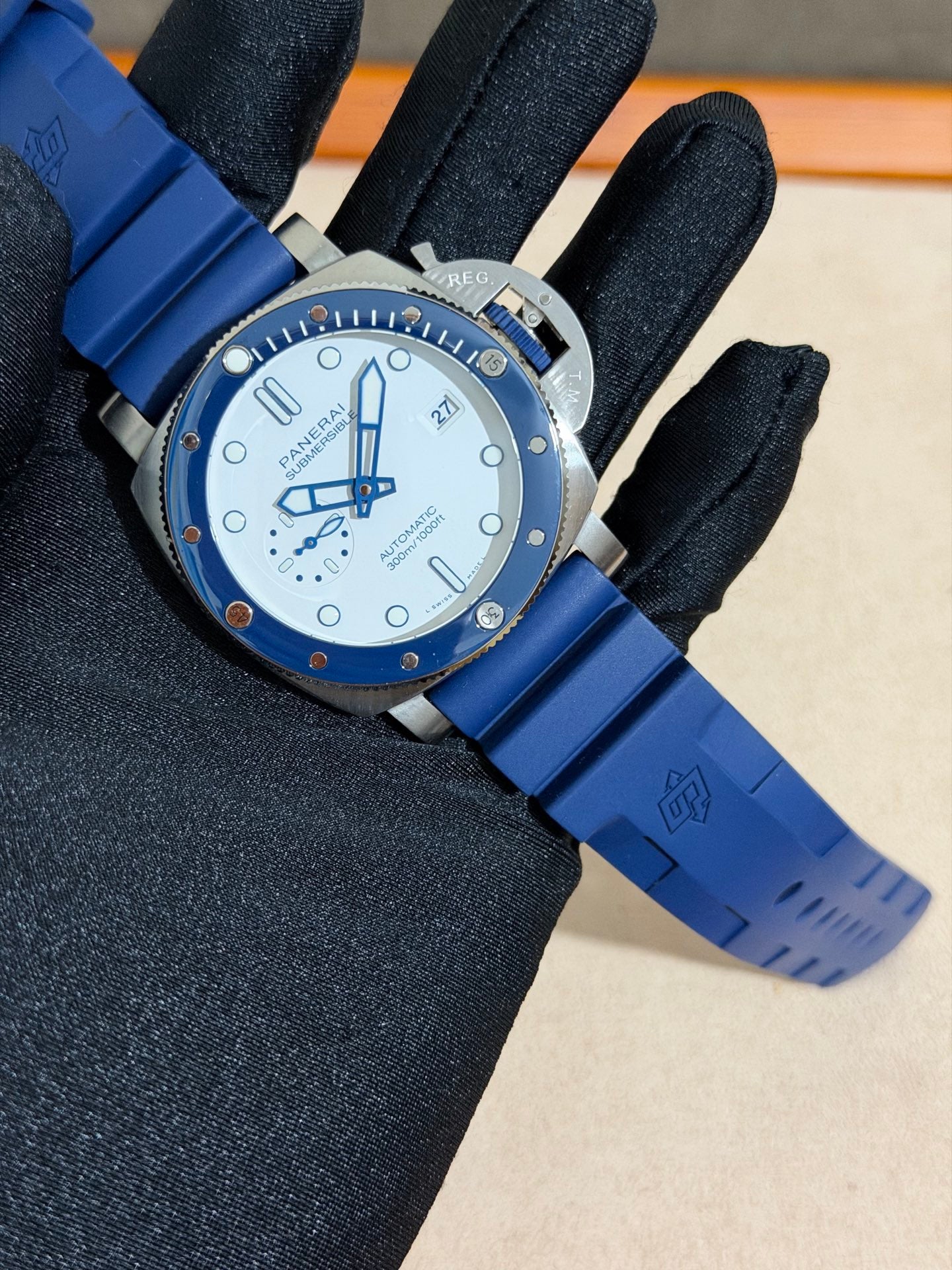 Luminor Submersible Military