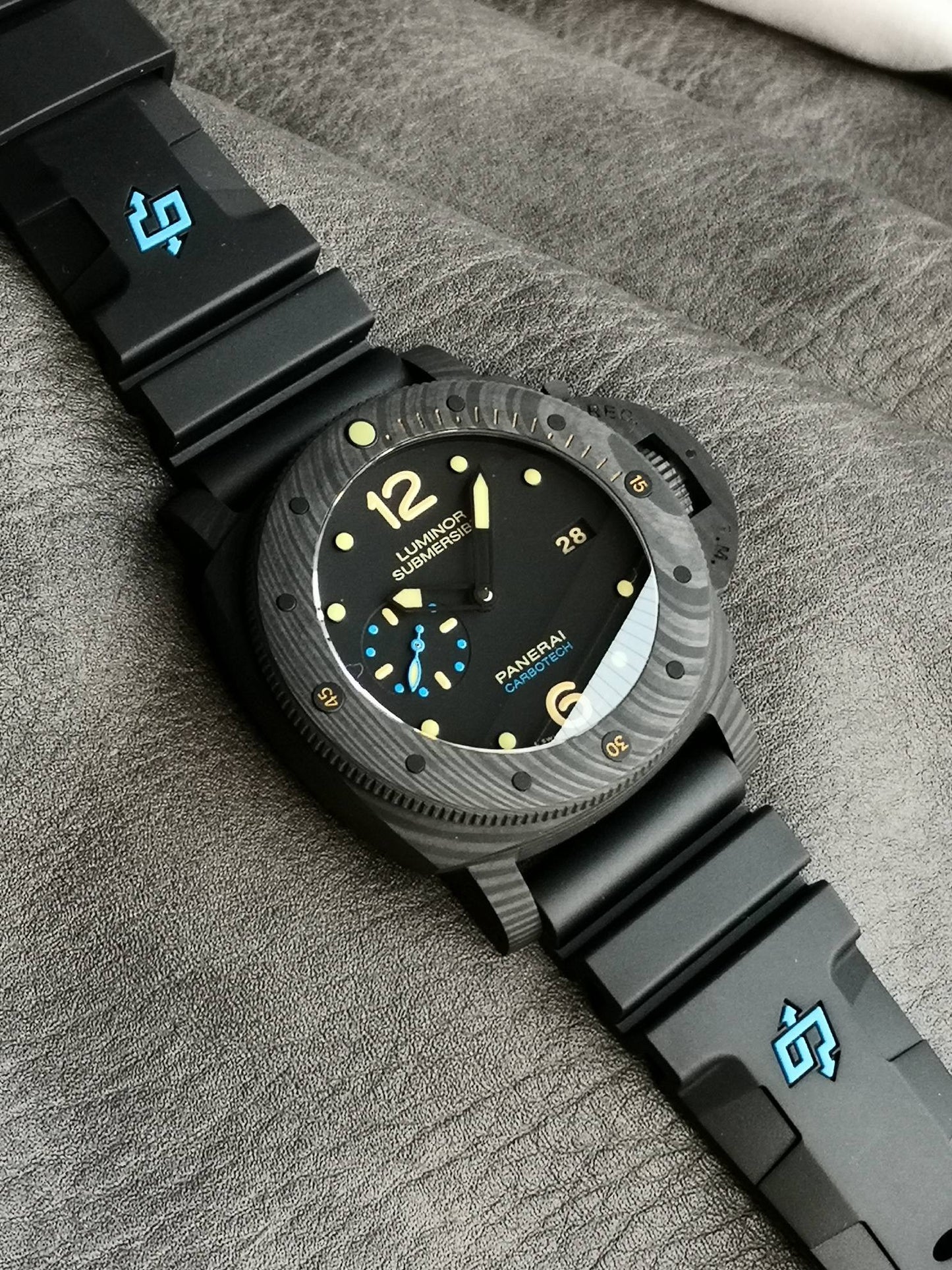 Luminor Submersible Carbotech