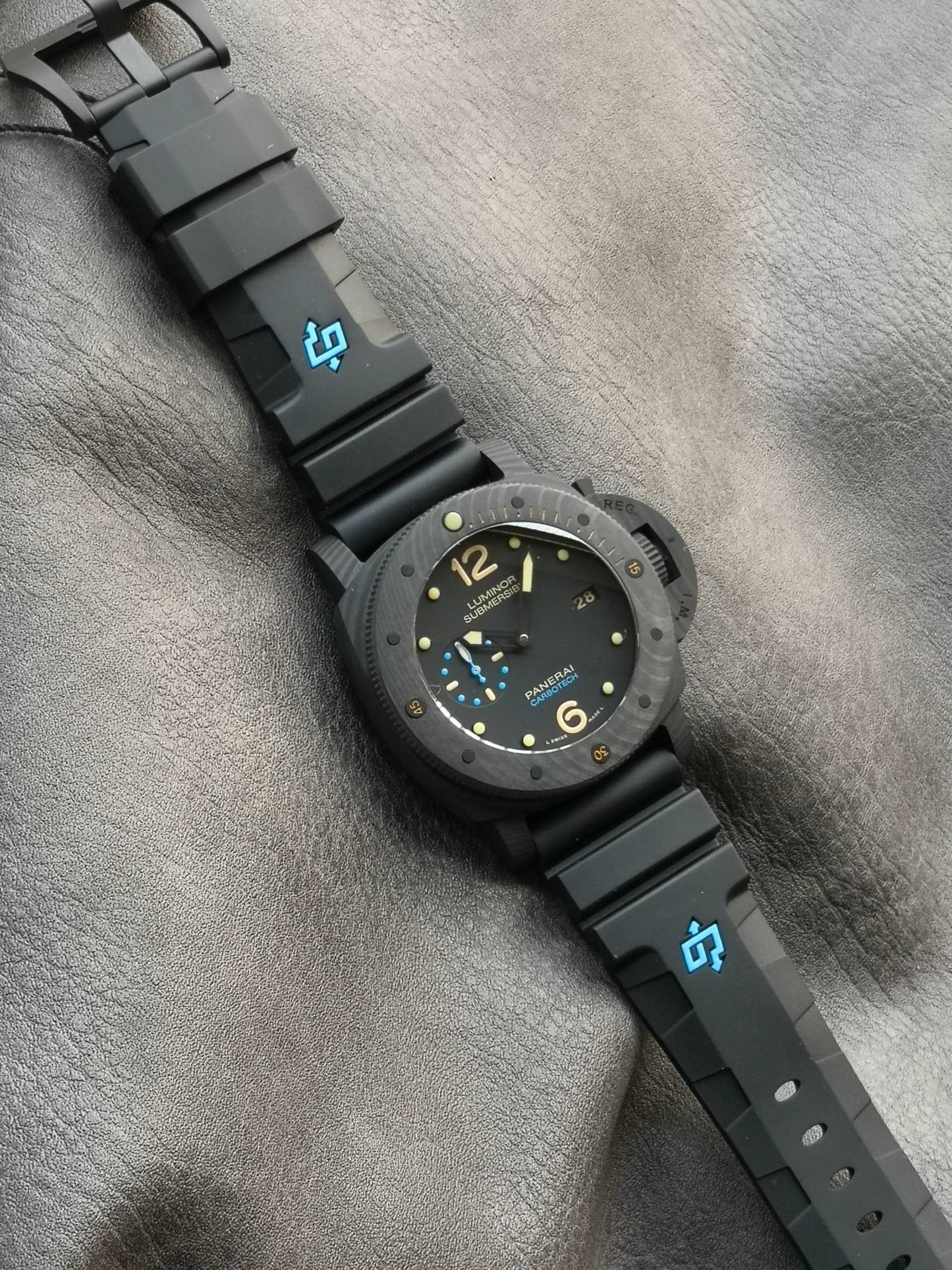 Luminor Submersible Carbotech