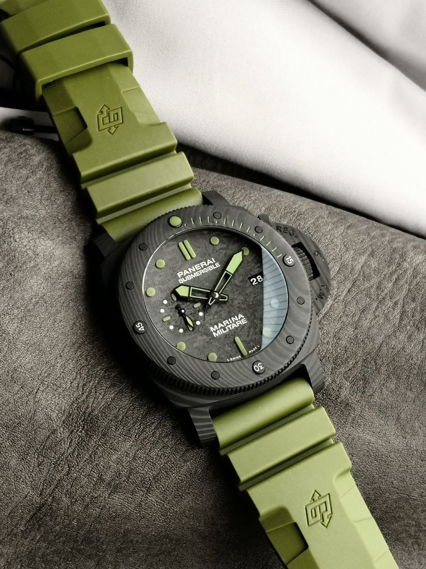 Luminor Submersible Military