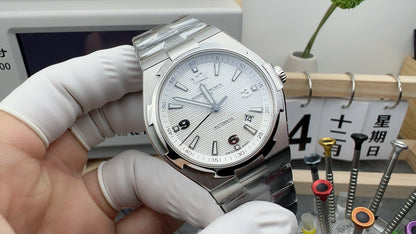 Overseas Silver Textured Dial Watch