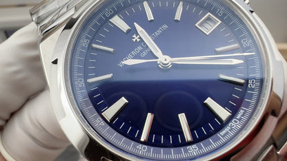 Overseas Silver Textured Dial Watch
