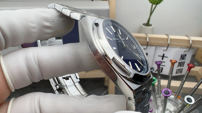 Overseas Silver Textured Dial Watch