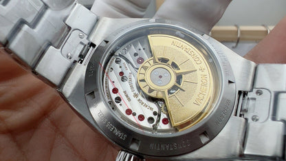 Overseas Silver Textured Dial Watch
