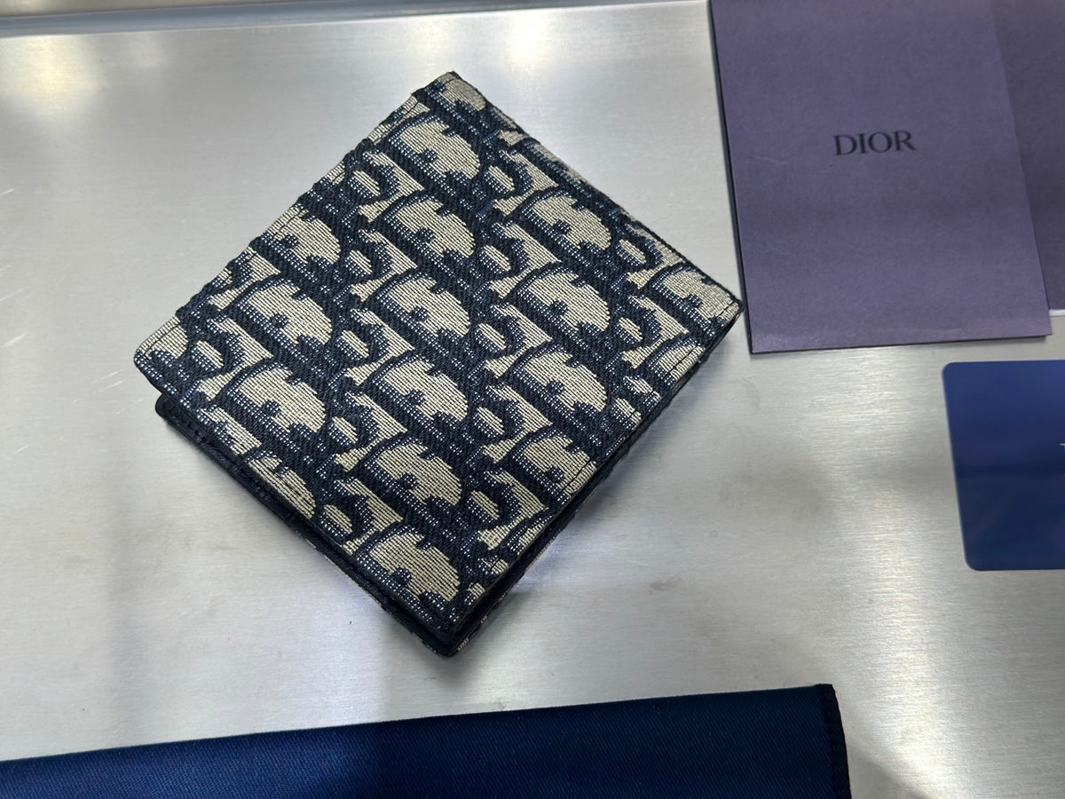 Oblique Jacquard Bifold